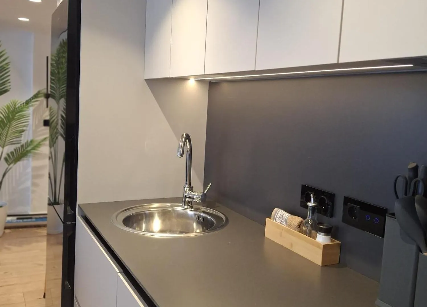 Tirana Sunset Retreat Stylish Loft By The Lake Park