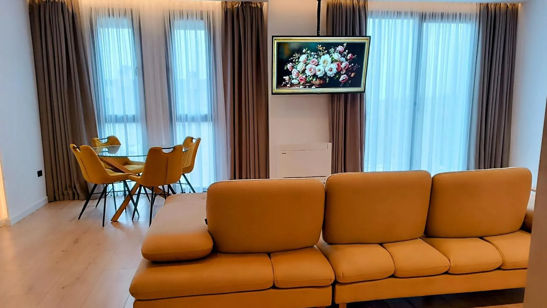 Tirana Sunset Retreat Stylish Loft By The Lake Park