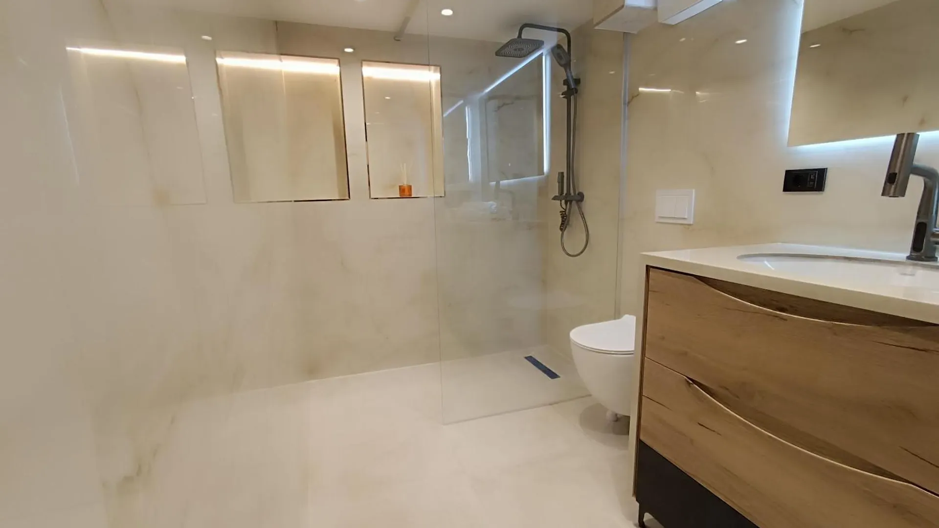 Tirana Sunset Retreat Stylish Loft By The Lake Park