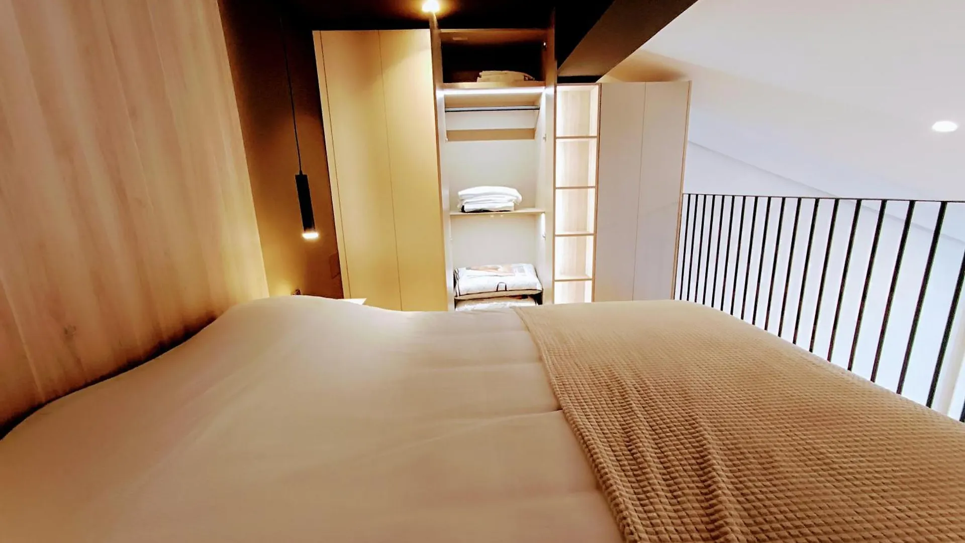 Tirana Sunset Retreat Stylish Loft By The Lake Park 0*,  Albanien