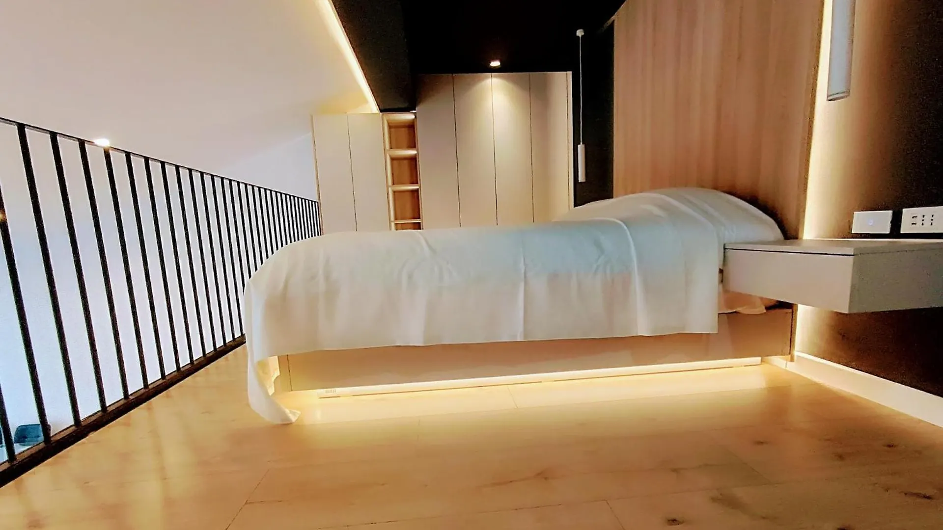 Tirana Sunset Retreat Stylish Loft By The Lake Park 0*,