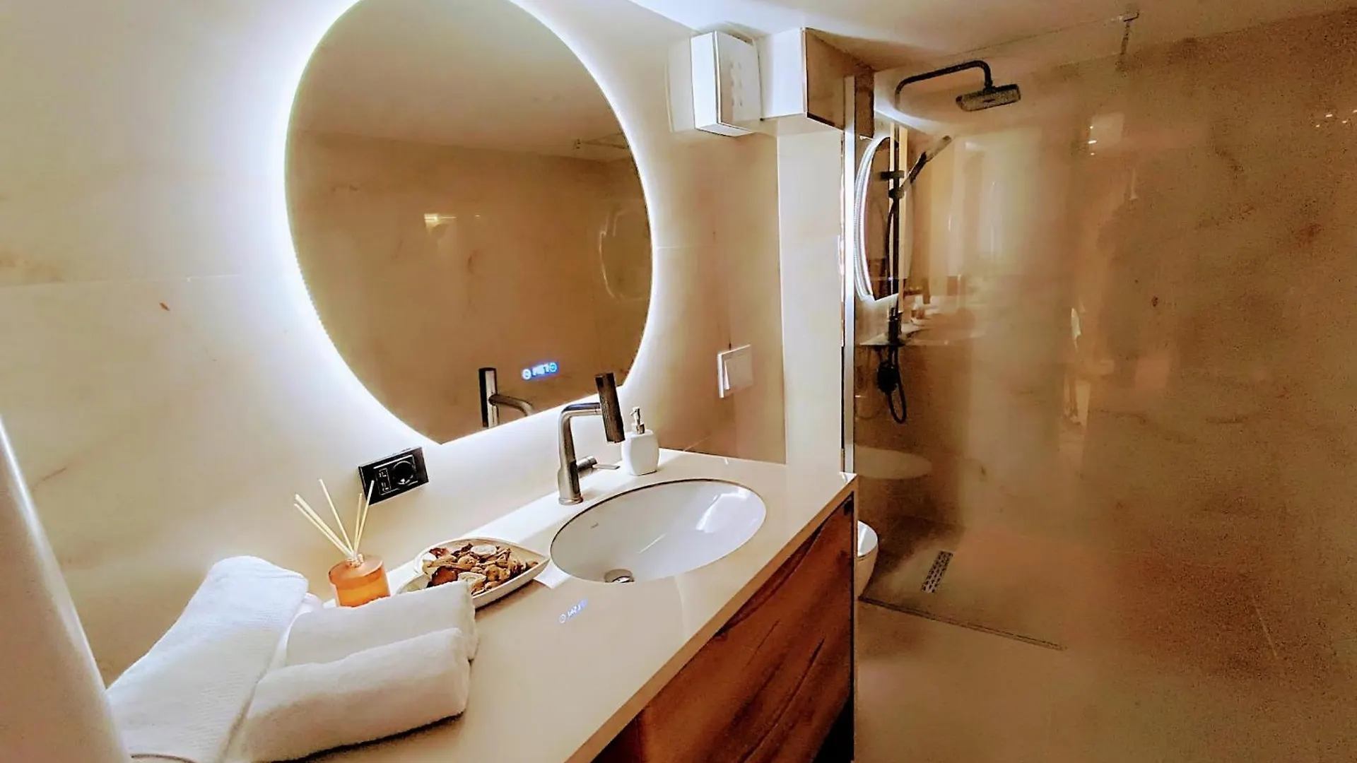 Tirana Sunset Retreat Stylish Loft By The Lake Park